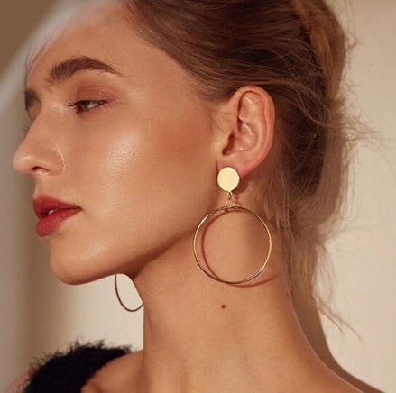 Boucles d’oreilles cercle minimalistes – élégantes & tendance